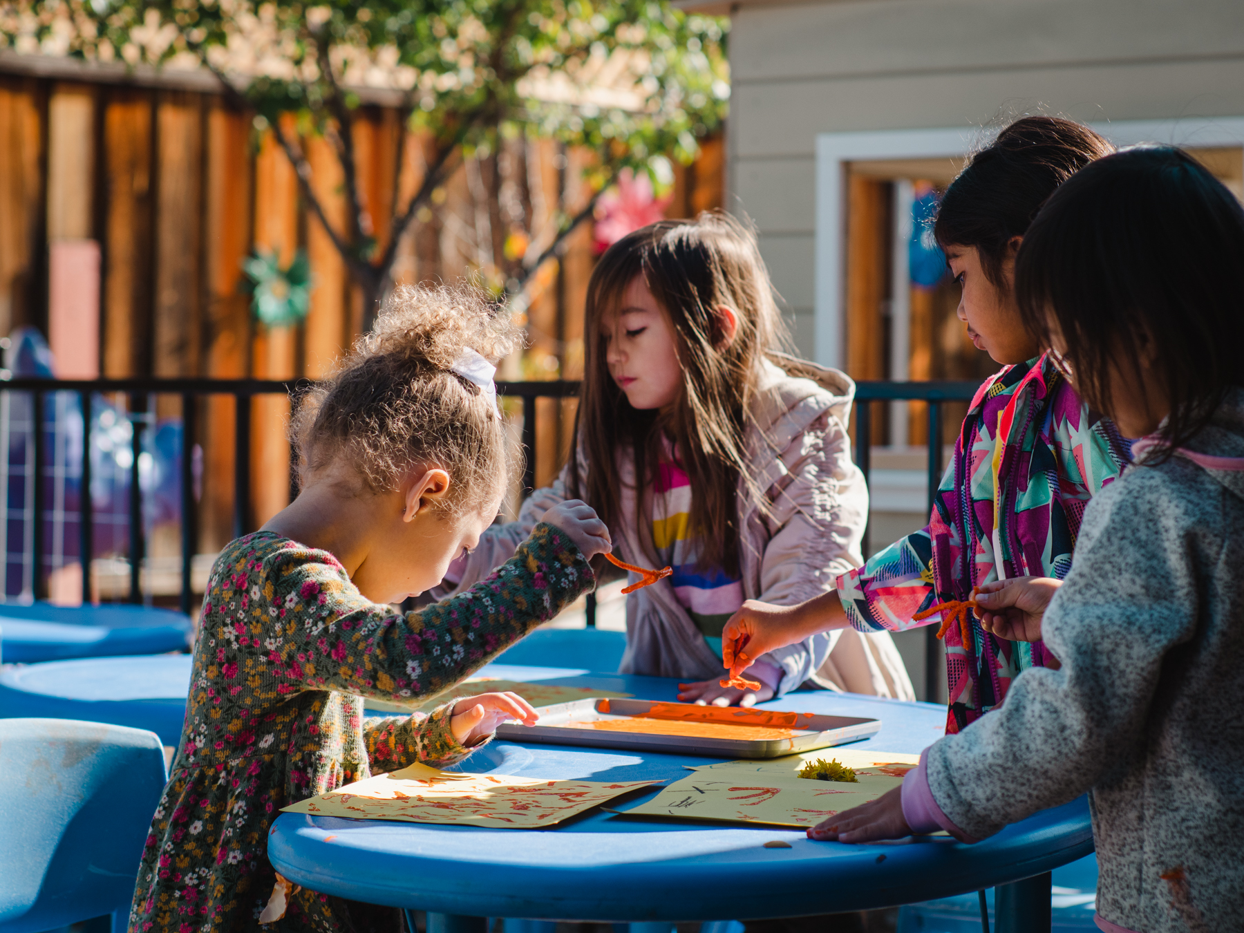 4 girls painting